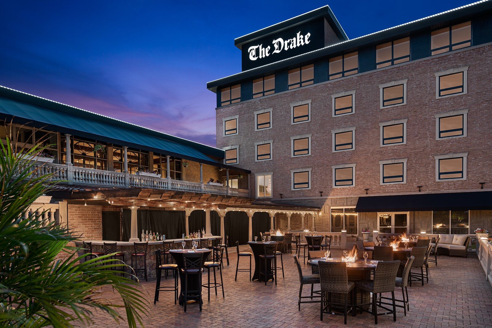 Indoor and Outdoor Dining in Oak Brook, IL The Drake Hotel Oak Brook