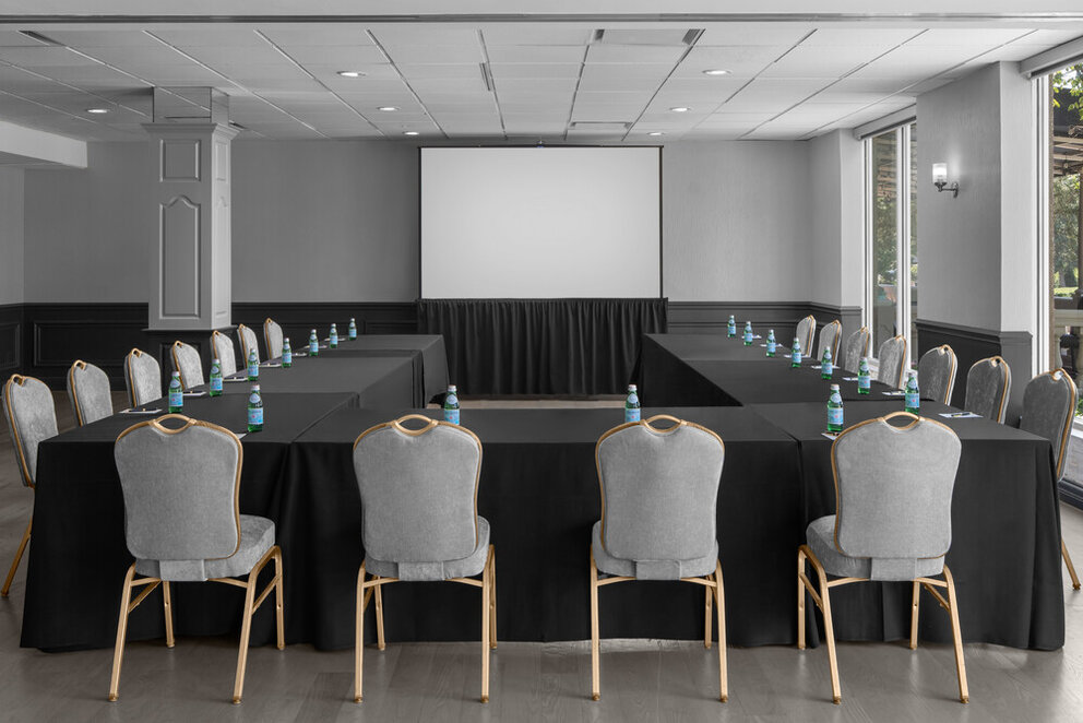 The Drake Oak Brook, Autograph Collection