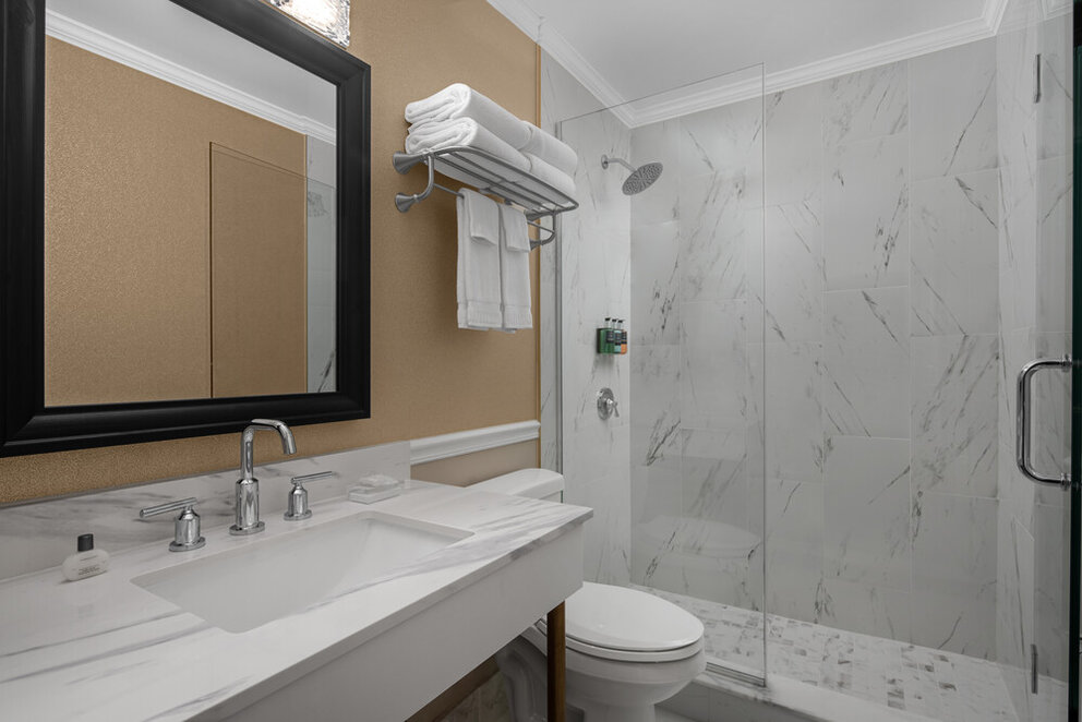 The Drake Oak Brook, Autograph Collection