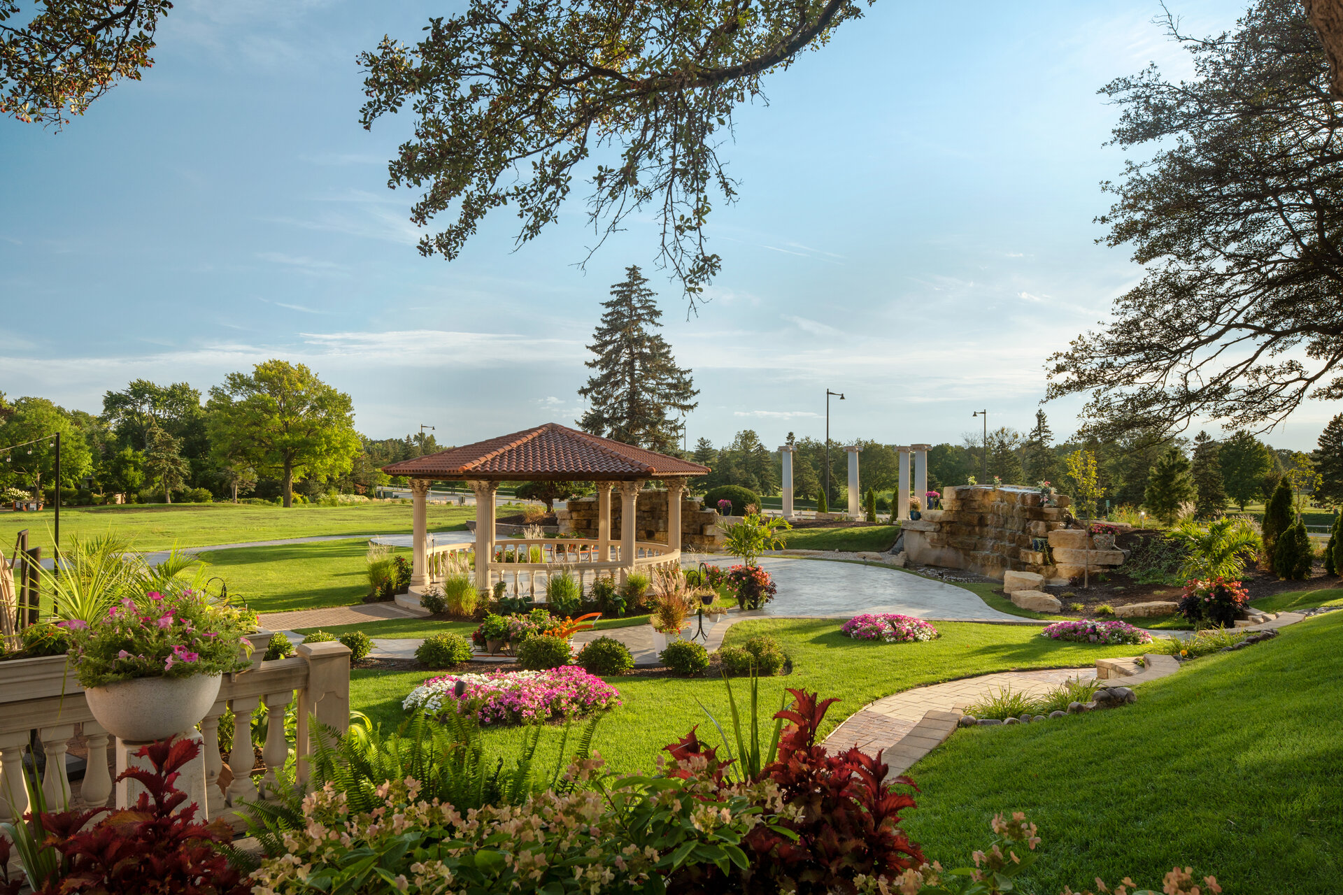 Outdoor Gazebo at our hotel in Oak Brook, IL near Chicago